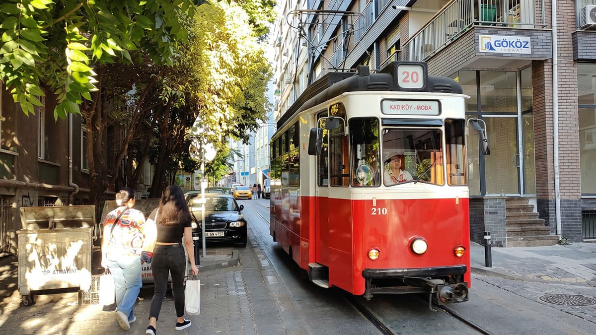 Kadıköy-Moda tramvay seferlerine ara verildi: Elektrikli araçlar çalışacak