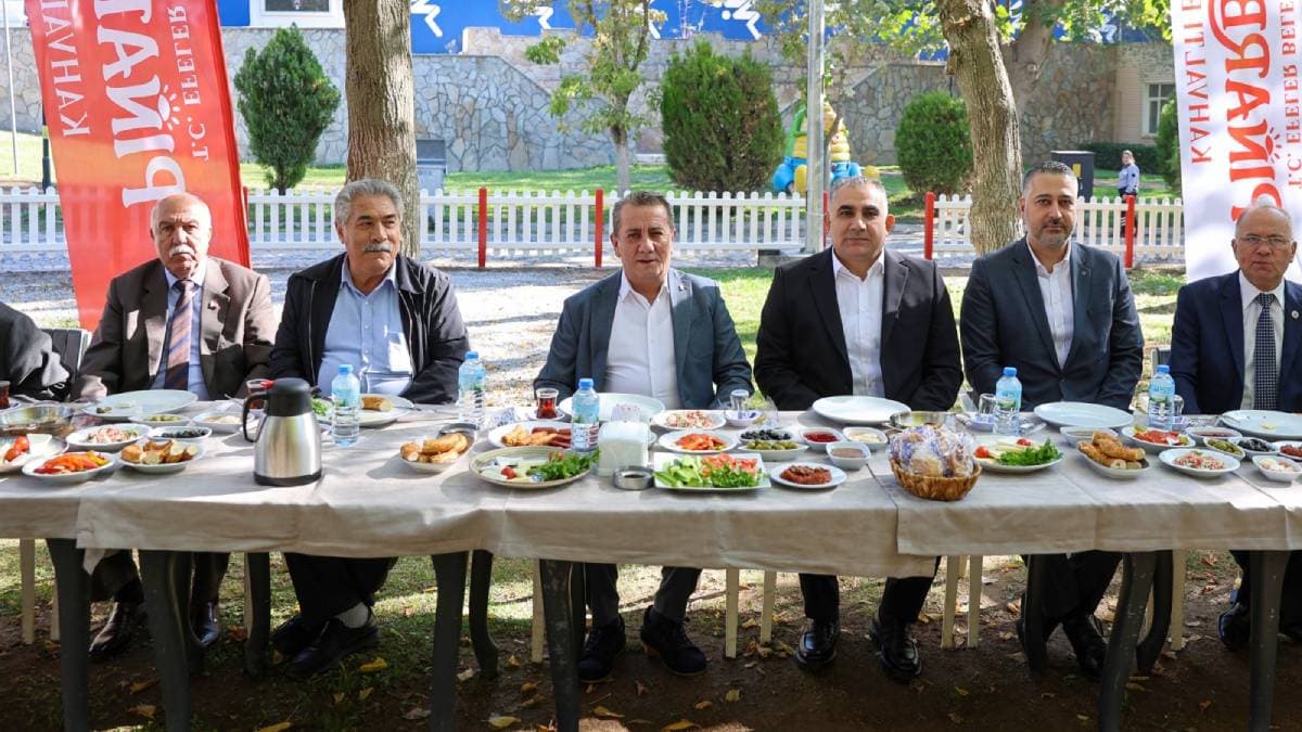 Başkan Yetişkin muhtarlarla buluştu: “İyi ki varsınız”
