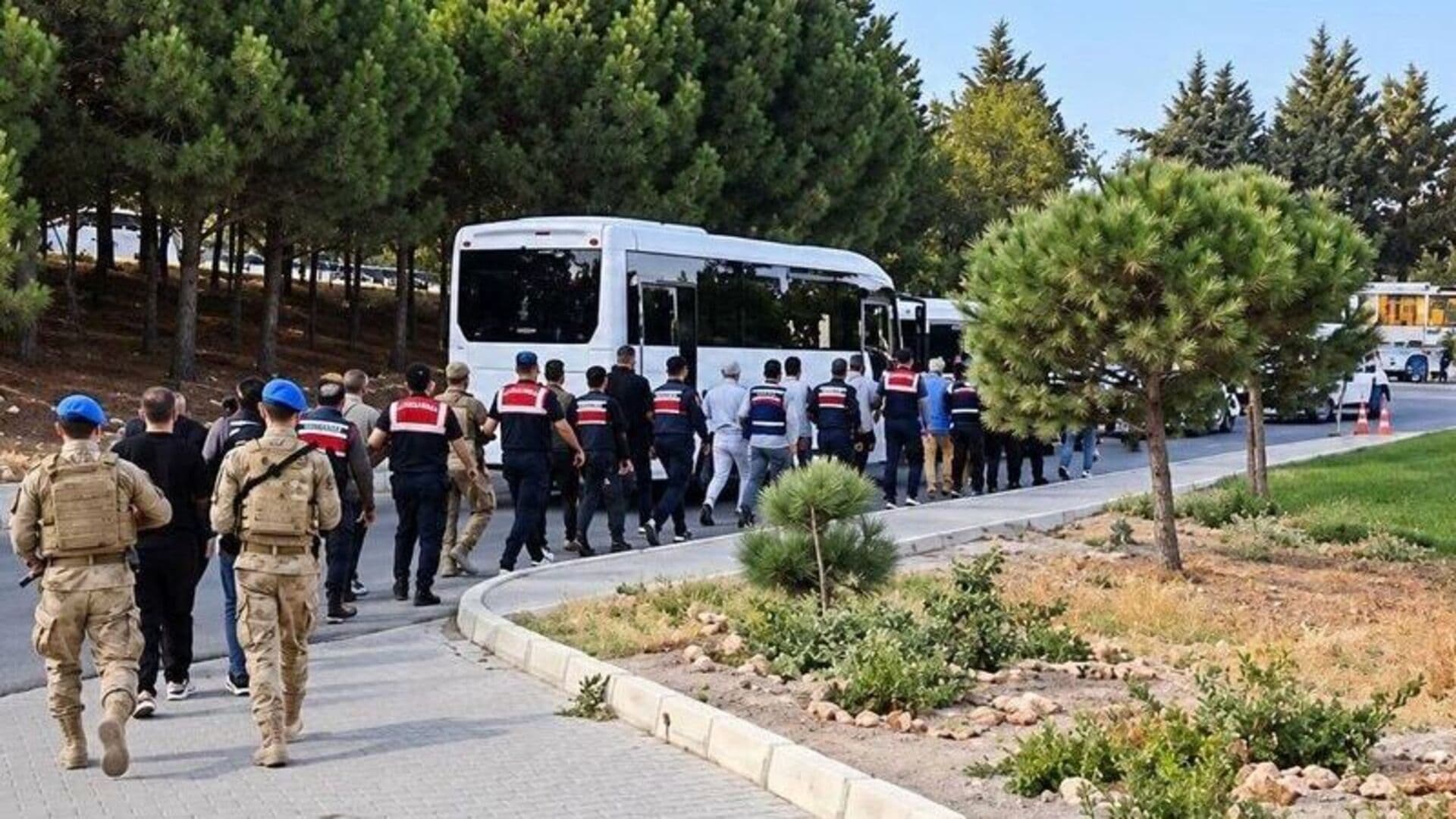 Çeşme Belediyesi soruşturmasında 10 kişi tutuklandı
