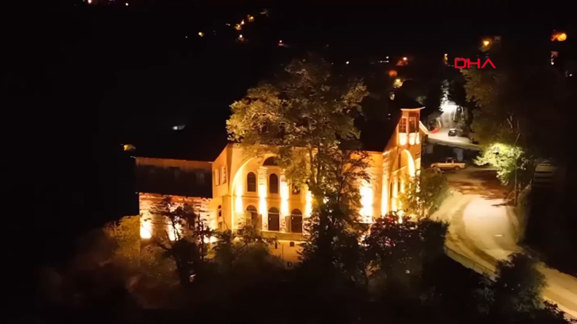 Kemaliye’nin tarihi dokusu gece ışıklarıyla öne çıktı