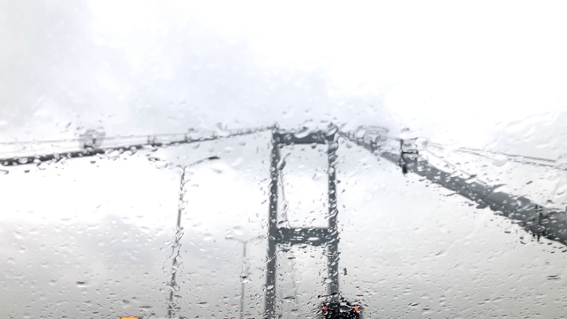 İstanbul’da sağanak ve fırtına sürüyor: Yağışın seyri belli oldu