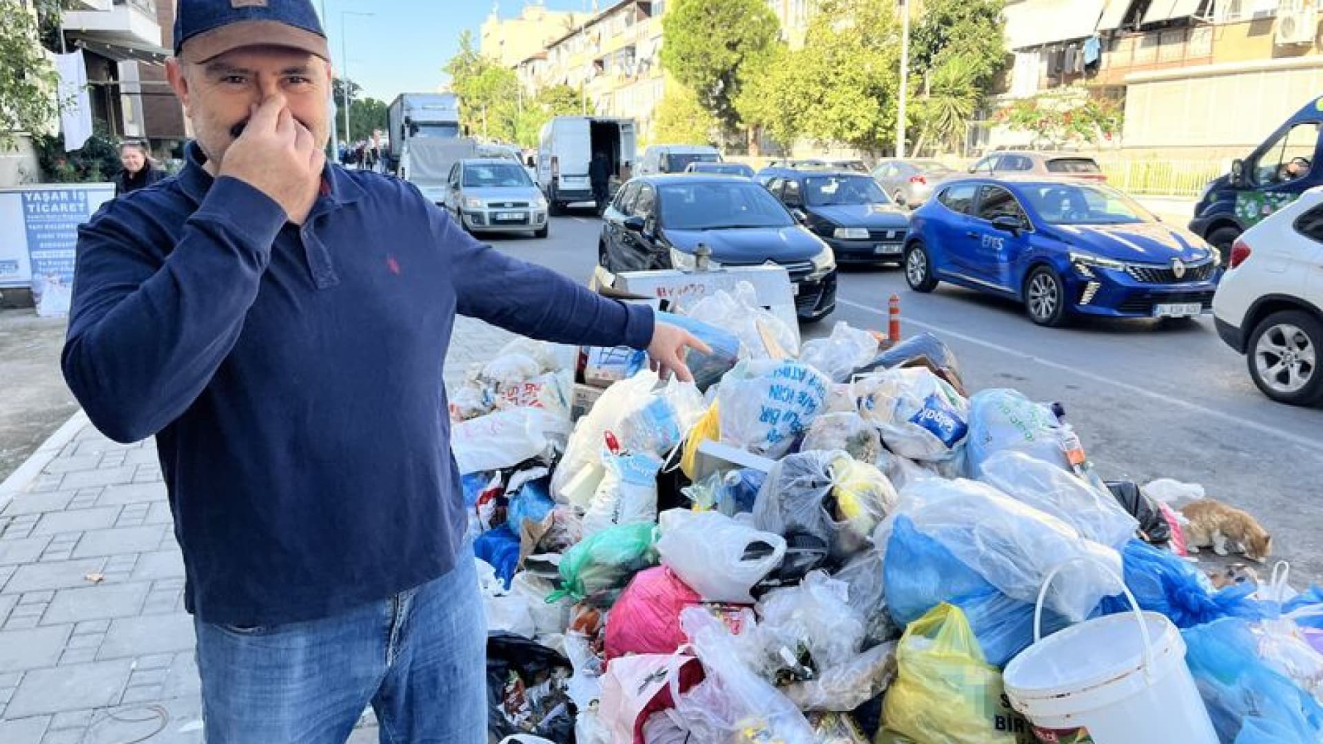 Karşıyaka'da çöp tepkisi