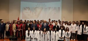 Geleceğin eczacıları beyaz önlüklerini giydi