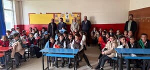 Patnos’ta 100 öğrenciye mont ve bot yardımı