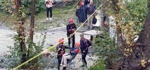 Sapanca’da mahsur kalan 2’si çocuk 8 kişiyi AFAD kurtardı
