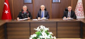 Selçuklu’nun 30 dış mahallesinde güvenlik altyapısı güçleniyor Selçuklu Belediyesi ile Konya İl Jandarma Komutanlığı arasında J/KGYS iş birliği protokolü imzalandı