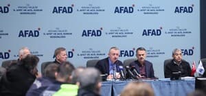 Kocaeli'de selin yaraları sarılıyor: Afetzedelere nakdi destek başladı Vali Aktaş: "Vatandaşlarımızın hesaplarına onar bin lira yatırıldı" Başkan Büyükakın: "Hane başına 20 bin, esnaf başına 40 bin lira nakit desteği sağlıyoruz"