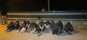 İzmir'de 16 düzensiz göçmen yakalandı