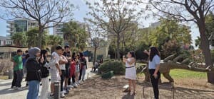 İşitme engelli gençler, İzmir'i 'Ellerin Dilinden Öyküler' ile keşfetti