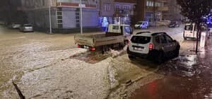 Sakarya'da yükseklerden inen sel suları ilçe merkezini esir aldı