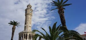 İzmir'in simgesi tarihi Saat Kulesi 125 yıldır zamana meydan okuyor Sultan 2’inci Abdulhamid'in hediyesi olan tarihi İzmir Saat Kulesi 125 yaşında