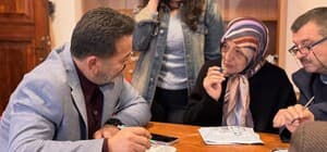 Şehit yakınları ve gaziler çini sanatını yaşatıyor