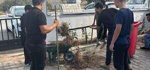 Koçarlı’da öğrenciler okul bahçesini temizleyerek çevre duyarlılığına dikkat çekti