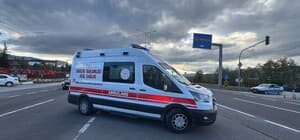 Bolu'da hafif ticari araçla çarpışan motosikletteki 2 kişi yaralandı