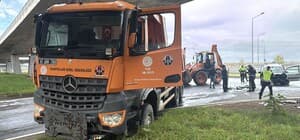 Rize’de Karayolları'na ait kamyonla çarpışan araçtaki baba ve kızı yaralandı