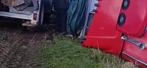 Elazığ'da pancar yüklü tır devrildi