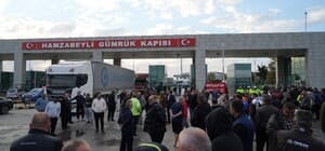 Hamzabeyli'de tır şoförleri sınır kapısının giriş ve çıkışını kapattı