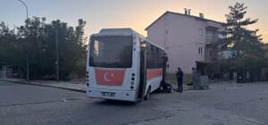Uşak’ta midibüs ile otomobil çarpıştı: 4’ü çocuk 7 yaralı