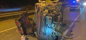 Sakarya'da devrilen hafif ticari aracın sürücüsü öldü