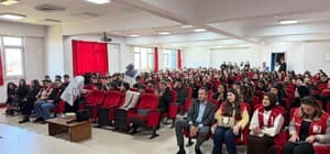 Düzce’de lise öğrencilerine Kızılay ve ilk yardım eğitimi verildi