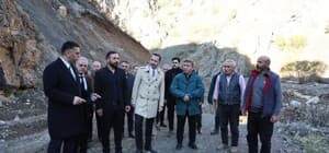 Erzincan'da yağıştan zarar gören köy yolları ve altyapı için çalışma yürütülüyor