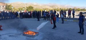 Erzincan İl Sağlık Müdürlüğü personeline yangın söndürme tatbikatı