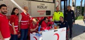 İslahiye'de polislerden Kızılay'a kan bağışı