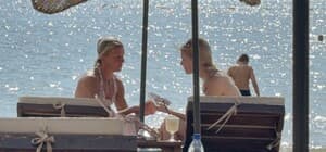 Bodrum’da sıcak havayı gören denize akın etti Güneşi gören yerli yabancı turistler denizin keyfini çıkardı