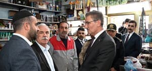 Vali Baruş Karayazı’da esnafla buluştu