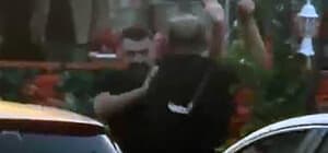 Trafikte tartıştığı kişiye sopayla vurduktan sonra takip edip yine saldırdı