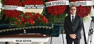 Oyuncu Engin Altan Düzyatan'ın babası son yolculuğuna uğurladı