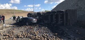 Ağrı'da tır ve otomobilin çarpıştı feci kazada 4 kişi öldü