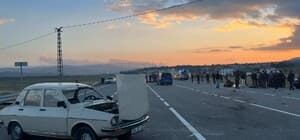 Bingöl'de otomobil ile motosikletin çarpıştığı kazada 3 kişi yaralandı