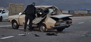 Bingöl'de otomobil ile çarpışan motosikletin sürücüsü ağır yaralandı