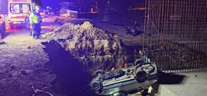 Otomobil, yol yapımı için kazılan çukura düştü; 1 ölü, 5 yaralı