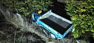 Otomobilin çarptığı patpat 3 metre yükseklikten tarlaya düştü