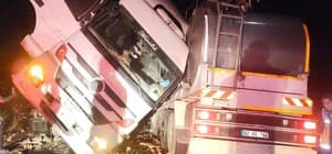 Tanker ile TIR çarpıştı: 1 ölü, 1 yaralı