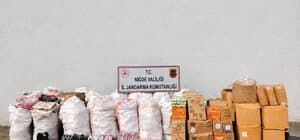 Niğde’de kargo aracından kaçak ürün çıktı