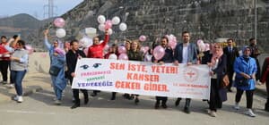 Deriner Barajı'nda 'meme kanserinde erken tanı' mesajı