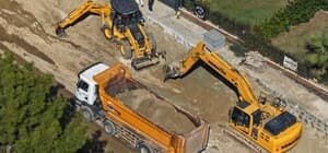 Aydın Büyükşehir Belediyesi Kuşadası'ndaki yol çalışmalarını sürdürüyor