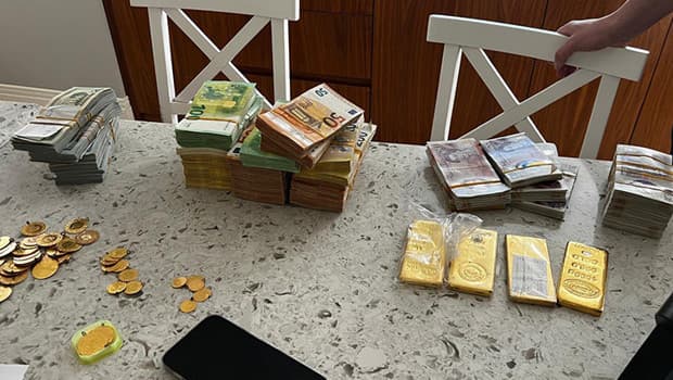 Mersin soruşturmasında ev aramasından döviz ve altın çıktı