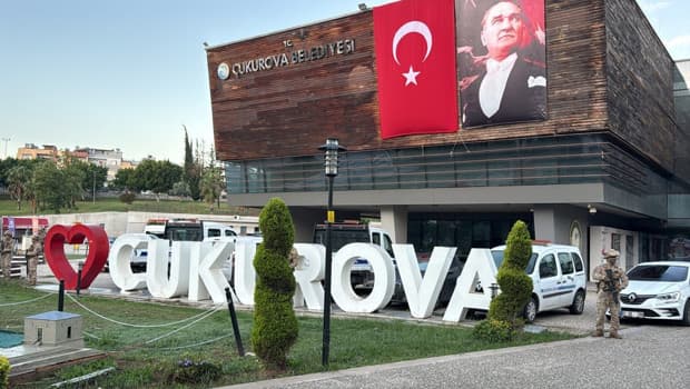 Çukurova Belediyesi'ne operasyon