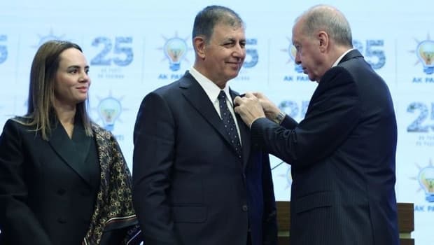Cemil Tugay, AK Parti'ye geçiş sürecini anlattı: Bir yol ayrımına gelmek zorunda kaldım