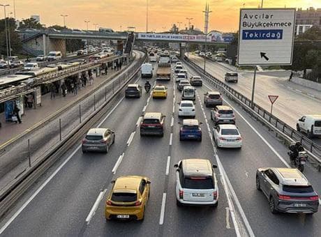 İstanbul'da akşam saatlerinde trafik kilit! Yoğunluk yüzde 83'e çıktı