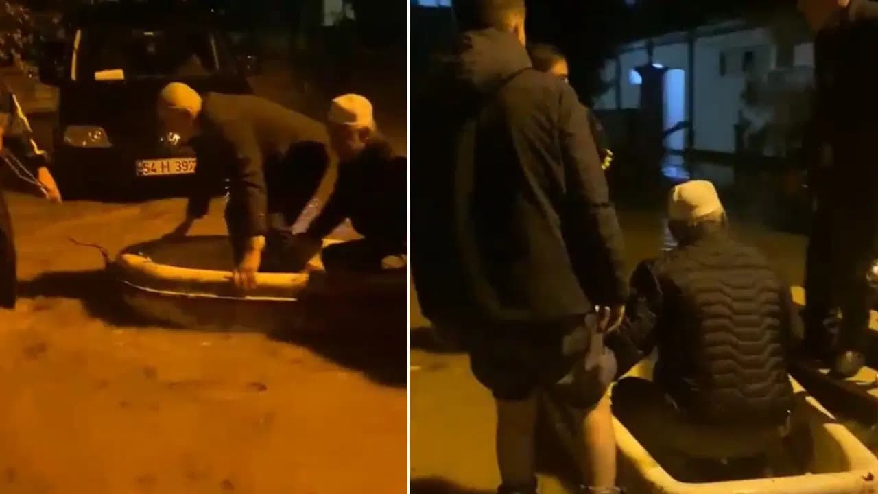 Sakarya'da sel nedeniyle camide mahsur kaldılar: İmam ve cemaat kayıkla taşındı!
