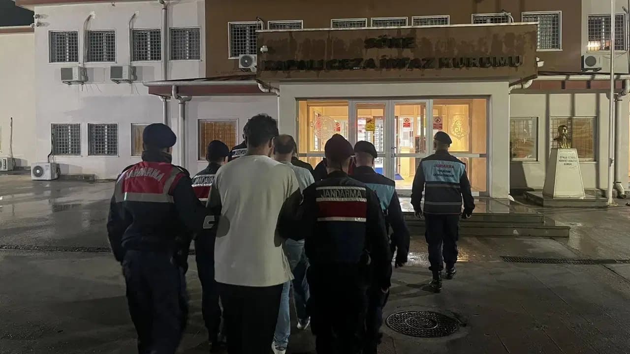 Pasaportları sahte çıktı! Didim'de otelde 'kaçak göçmen' operasyonu: 14 kişi yakalandı