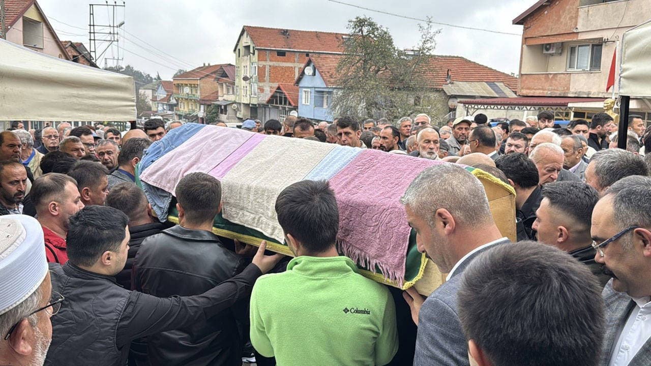 Zonguldak'ta maden ocağındaki patlamada ölen 3 işçi toprağa verildi
