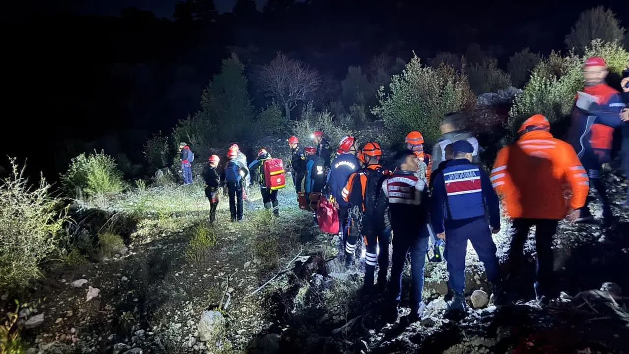 1 İHH gönüllüsü hayatını kaybetti: Kaybolan 13 İHH gönüllüsü aranıyor