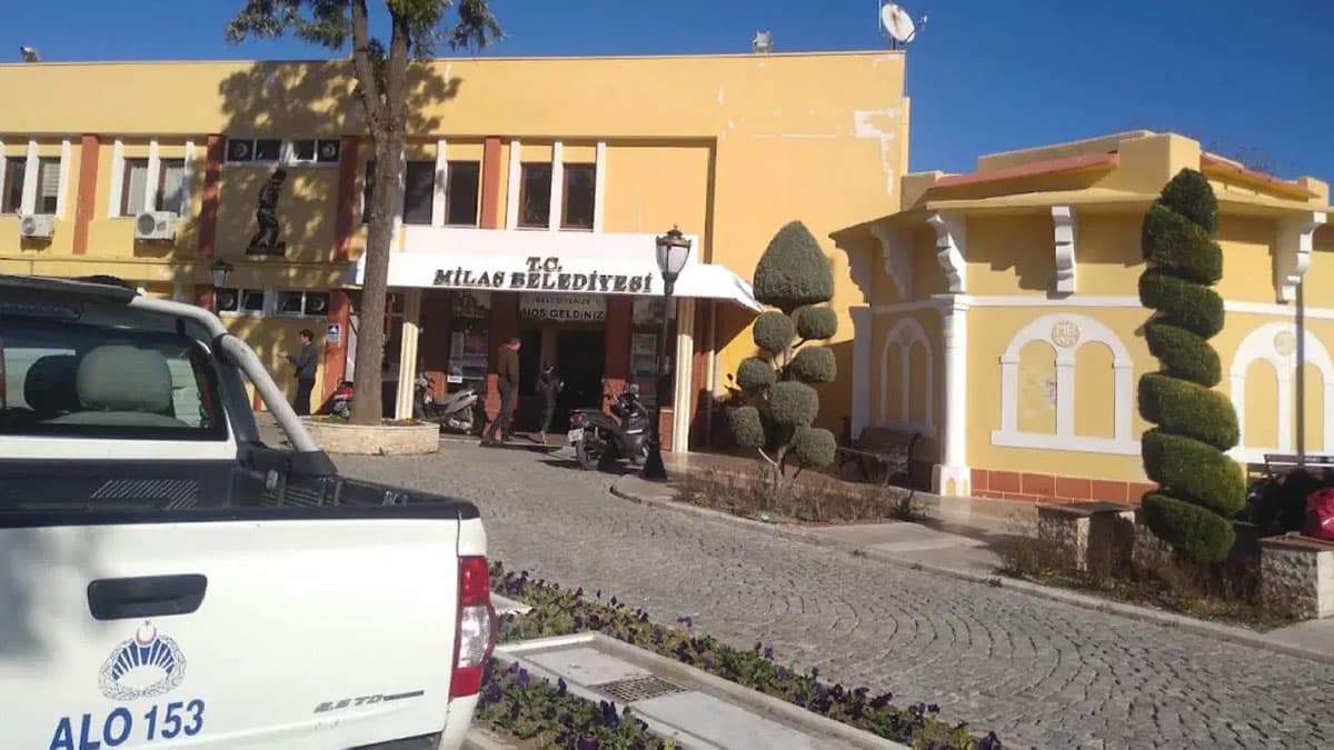 Milas Belediyesi'ne operasyonda gözaltına alınanlar adliyede