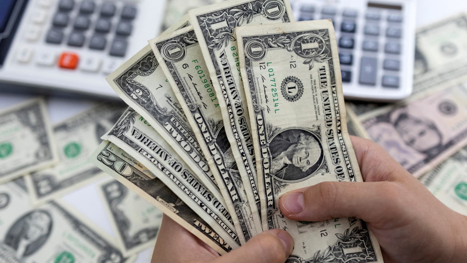 Dolar hafif yükselişte! Enflasyon beklentilerin altında kaldı